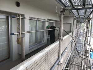 久留米市でマンションの外壁高圧洗浄