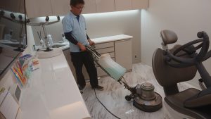 福岡市天神歯科医院定期清掃